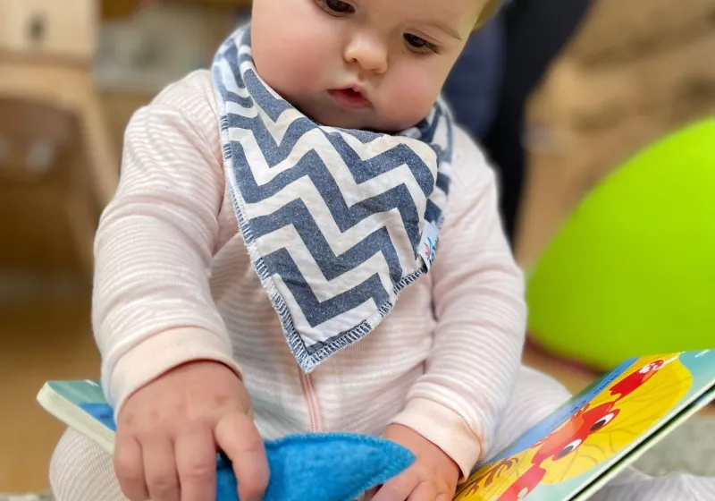 Baby nido reading