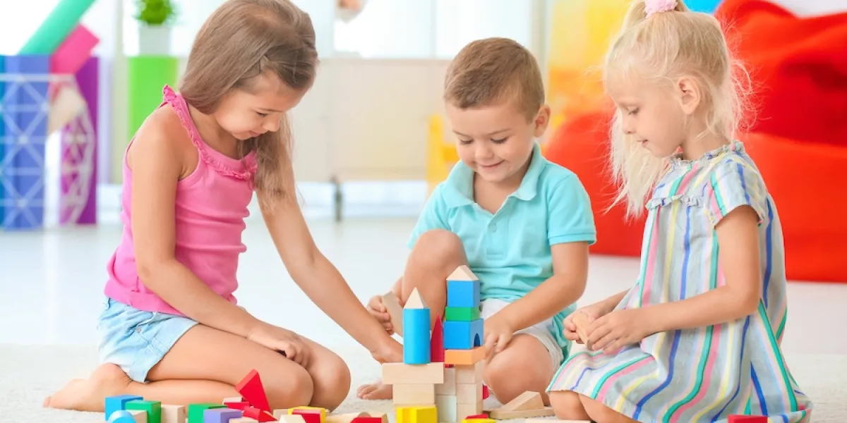 Encouraging young children to cooperate with others