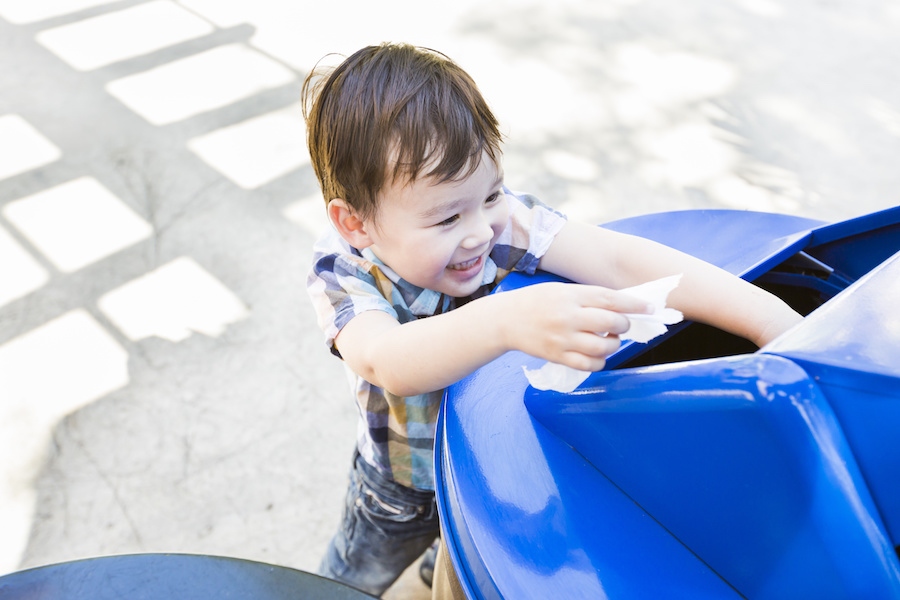 Teaching your young child to recycle