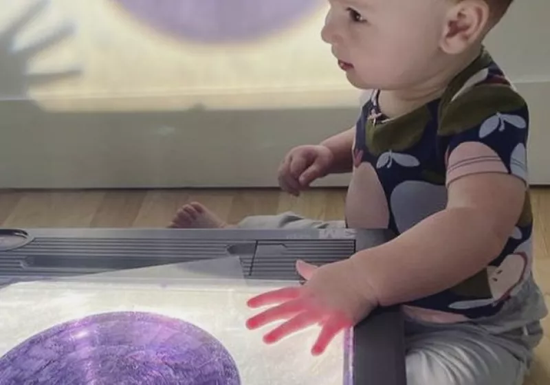 Infant projector